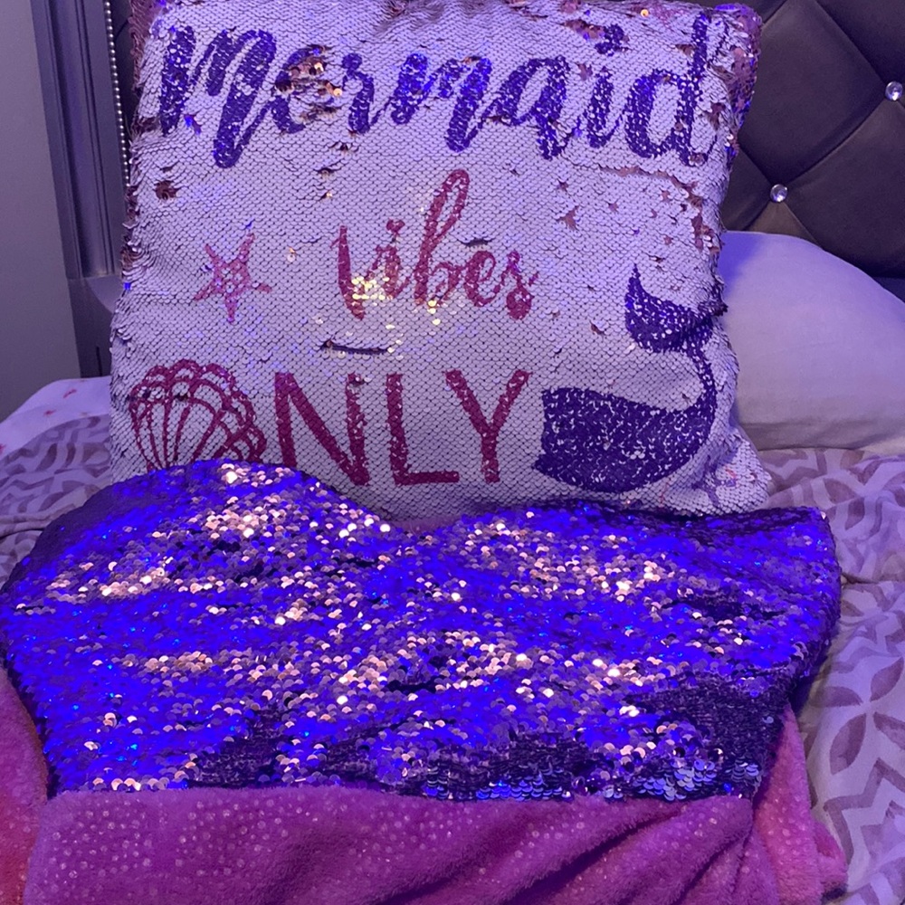 Mermaid sequin blanket and pillow